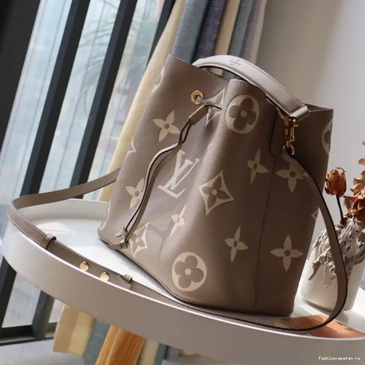 Fashionrepsfam ru 2302HT0028 Bag LV 0520